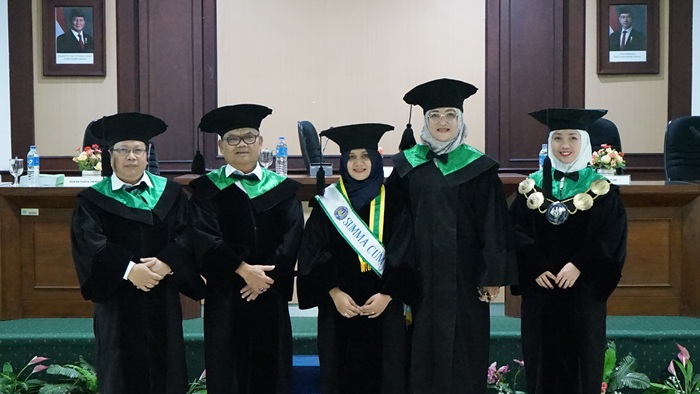 Riana dan dewan penguji